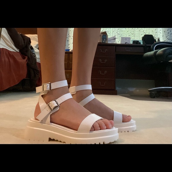 White platform sandals - Picture 4 of 4